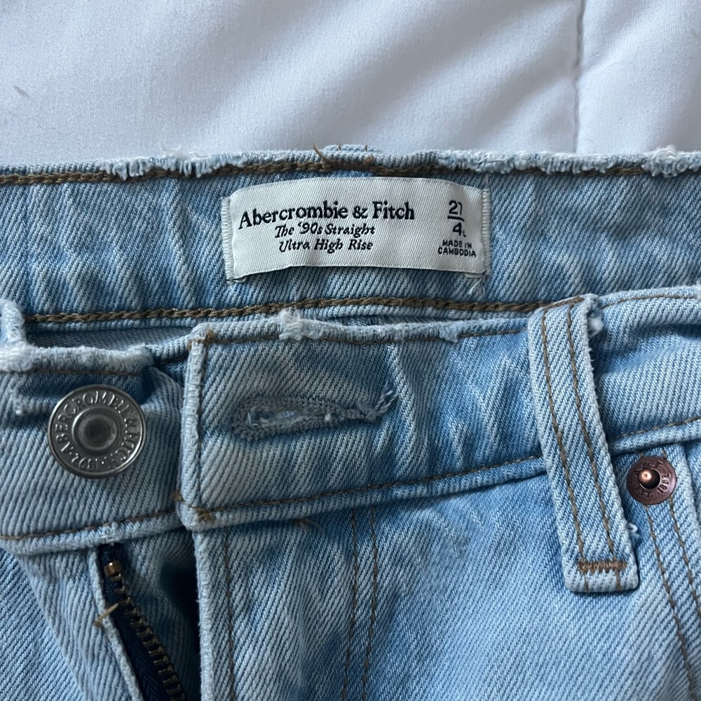 Abercrombie and Fitch 90s high rise jean